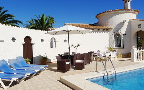 Avalon: Eigentum, Gebäude, Urlaub, Schwimmbad, Haus, Grundeigentum, Azurblau, Resort, Villa, Baum