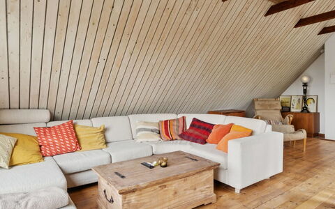 Mirija - 350M from the Sea: Holz, Zuhause, Veranda, Deck, Hartholz, Dach, Holzbeize, Holzboden, Eco Hotel