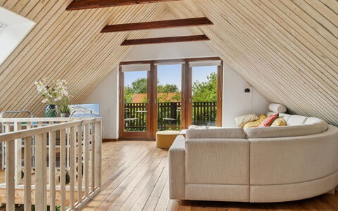 Mirija - 350M from the Sea: Holz, Zuhause, Veranda, Deck, Hartholz, Dach, Holzbeize, Holzboden, Eco Hotel