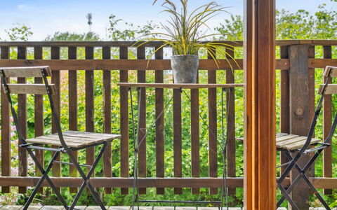 Mirija - 350M from the Sea: Holz, Zuhause, Veranda, Deck, Hartholz, Dach, Holzbeize, Holzboden, Eco Hotel