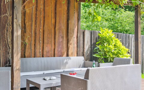 Mirija - 350M from the Sea: Holz, Zuhause, Veranda, Deck, Hartholz, Dach, Holzbeize, Holzboden, Eco Hotel
