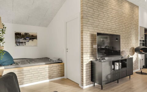Muriel - 1.6Km from the Sea: Möbel, Interior Design, Wand, Flooring, Holz, Fussboden, Decke, Zimmer, Zuhause, Wohnzimmer