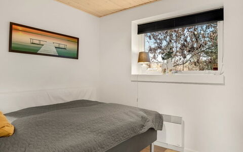 Muriel - 1.6Km from the Sea: Interior Design, Wand, Bett, Schlafzimmer, Flooring, Holz, Fussboden, Decke, Zimmer, Bettdecke
