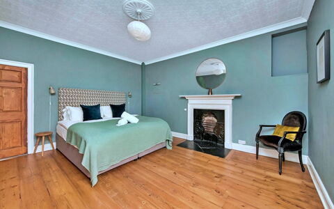 Catterick Cottage: Holz, Zimmer, Holzbeize, Stuhl