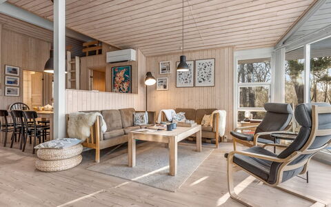 Åse - 1.3Km from the Sea: Möbel, Holz, Interior Design, Flooring, Fussboden, Stuhl, Zimmer, Decke, Wohnzimmer, Wohnung