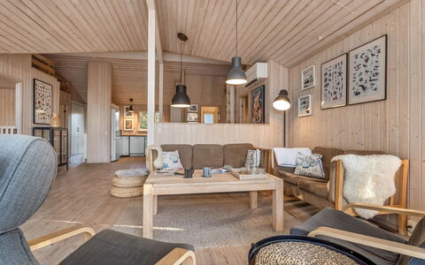 Åse - 1.3Km from the Sea: Möbel, Holz, Interior Design, Flooring, Fussboden, Stuhl, Zimmer, Decke, Wohnzimmer, Wohnung