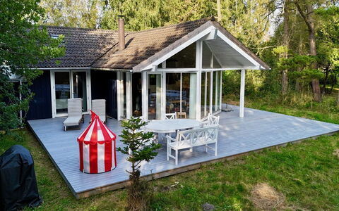Åse - 1.3Km from the Sea: Möbel, Holz, Interior Design, Flooring, Fussboden, Stuhl, Zimmer, Decke, Wohnzimmer, Wohnung