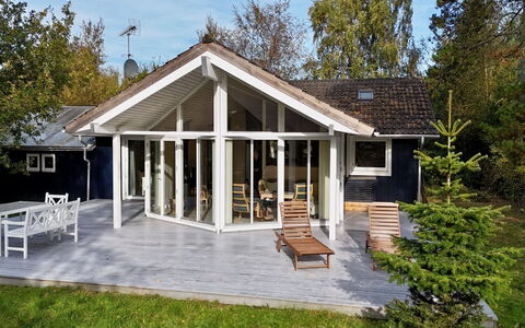 Åse - 1.3Km from the Sea: Möbel, Holz, Interior Design, Flooring, Fussboden, Stuhl, Zimmer, Decke, Wohnzimmer, Wohnung