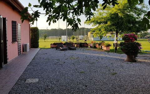 Appartamento Ibisco Seaside and Pool: Garten, Auffahrt, Rasen, Schatten, Garten, Flagstone, Landscaping, Walkway, Cobblestone, Hof