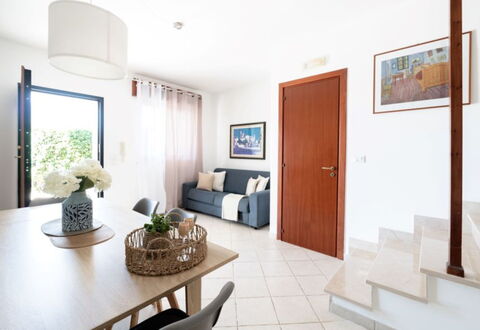 Villa Vitalis: Flooring, Interior Design, Fussboden, Zuhause, Möbel, Tür, Wohnung, Zimmer, Stuhl, Wohnzimmer