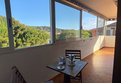 La Casa di Viviana Terrace, Close to the Beach: Möbel, Fussboden, Hartholz, Holzbeize, Stuhl, Balkon, Holzboden, Eco Hotel, Daylighting, Deck