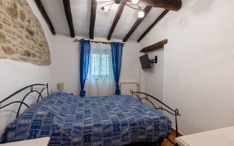 L'Oasi del Poggio: Wand, Schlafzimmer, Bett, Möbel, Linens, Bedding, Bettdecke, Interior Design, Zuhause, Bettrahmen