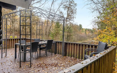 Kerrin: Möbel, Gartenmöbel, Geschirr, Tabelle, Drinkware, Stuhl, Tisch Im Freien, Essen, Flasche