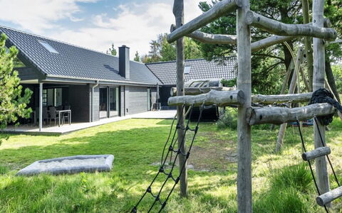 Locan - 1.2Km from the Sea: Schatten, Garten, Rasen, Hinterhof, Landscaping, Garten, Bauernhaus