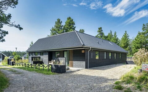 Locan - 1.2Km from the Sea: Gras, Dach, Haus, Hütte, Zuhause, Ländliches Gebiet, Abstellgleis, Schatten, Bauernhaus, Gartenbauten