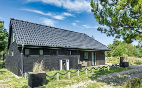 Locan - 1.2Km from the Sea: Gras, Dach, Haus, Hütte, Zuhause, Abstellgleis, Ländliches Gebiet, Bauernhaus, Wiese, Estate