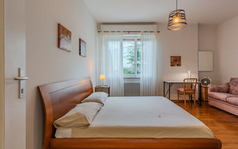 Ca dei Noni: Bett, Möbel, Interior Design, Schlafzimmer, Flooring, Fussboden, Bettdecke, Bedding, Holz, Holzboden