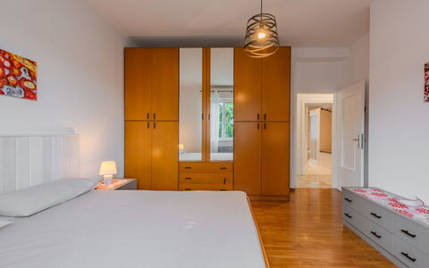 Ca dei Noni: Möbel, Flooring, Interior Design, Fussboden, Holz, Bett, Schlafzimmer, Zimmer, Cabinetry, Wohnung