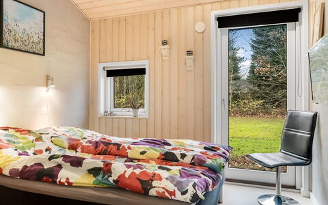 Hemfrith - 500M to the Fjord: Holz, Schlafzimmer, Interior Design, Bett, Zimmer, Decke, Zuhause, Möbel, Bettdecke, Bedding