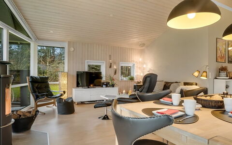 Hemfrith - 500M to the Fjord: Interior Design, Möbel, Flooring, Decke, Holz, Light Fixture, Wohnzimmer, Fussboden, Couch, Beleuchtung
