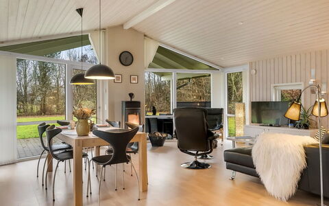 Hemfrith - 500M to the Fjord: Interior Design, Holz, Decke, Möbel, Flooring, Wohnzimmer, Fussboden, Light Fixture, Zuhause, Beleuchtung