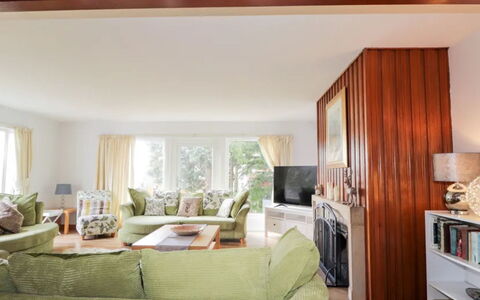 Greenaway: Flooring, Armatur, Badezimmer, Interior Design, Holz, Fussboden, Installation, Beleuchtung, Zapfhahn, Möbel