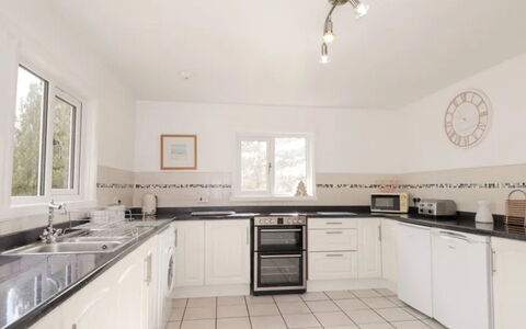 Greenaway: Flooring, Armatur, Badezimmer, Interior Design, Holz, Fussboden, Installation, Beleuchtung, Zapfhahn, Möbel