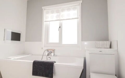 Greenaway: Flooring, Armatur, Badezimmer, Interior Design, Holz, Fussboden, Installation, Beleuchtung, Zapfhahn, Möbel