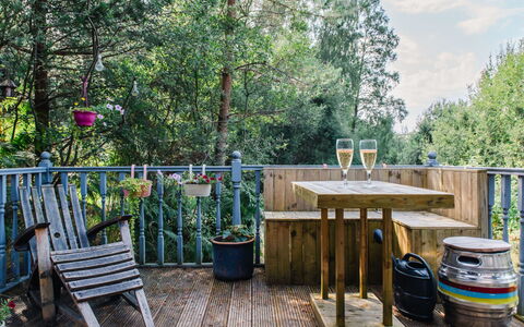 The Secluded Cabin: Schwimmbad, Hügel, Freizeit, Gebirge, Gartenmöbel, Bergstation, Resort, Senke, Eco Hotel, Grat