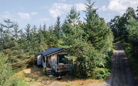 The Secluded Cabin: Schwimmbad, Hügel, Freizeit, Gebirge, Gartenmöbel, Bergstation, Resort, Senke, Eco Hotel, Grat