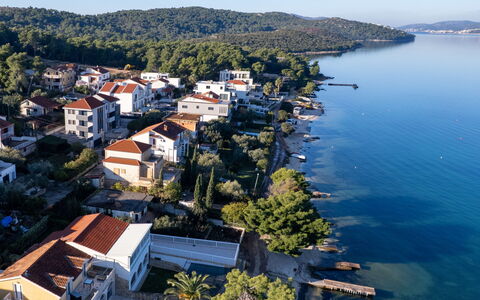 Trogir Okrug Gornji 257: Flooring, Armatur, Badezimmer, Interior Design, Holz, Fussboden, Installation, Beleuchtung, Zapfhahn, Möbel