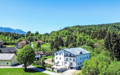 Sankt Jakob im Rosental 1: Gebäude, Baum, Haus, Zuhause, Wohngebiet, Die Architektur, Landschaft, Ländliches Gebiet, Hütte