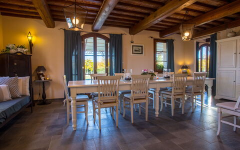 Villa Peccioli: Möbel, Interior Design, Flooring, Stuhl, Tabelle, Fussboden, Esszimmer, Holz, Küche & Esszimmer Tisch, Decke