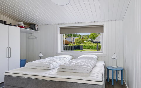 Eljas - 10M from the Sea: Schlafzimmer, Bett, Decke, Bettrahmen, Bedding, Linens, Bettdecke, Matratze, Kissen, Hotel