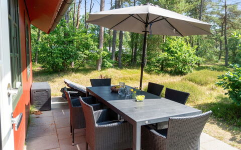Wale - 100M from the Sea: Holz, Möbel, Wohnung, Zimmer, Decke, Holzbeize, Stuhl, Hartholz, Lack, Holz