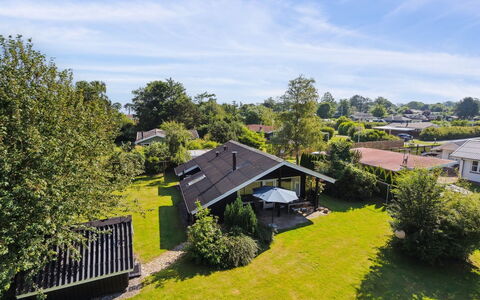 Roald - 320M from the Sea: Holz, Möbel, Wohnung, Zimmer, Decke, Holzbeize, Stuhl, Hartholz, Lack, Holz