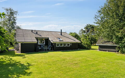 Roald - 320M from the Sea: Holz, Möbel, Wohnung, Zimmer, Decke, Holzbeize, Stuhl, Hartholz, Lack, Holz