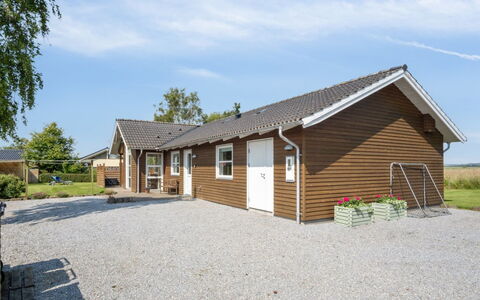 Neno - 100M from the Sea: Blau, Hütte, Haus, Zuhause, Bauernhaus, Estate, Abstellgleis