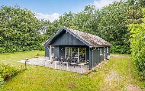 Matias - 30Km from the Sea: Möbel, Holz, Interior Design, Flooring, Fussboden, Stuhl, Zimmer, Decke, Wohnzimmer, Wohnung