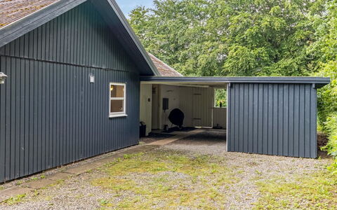 Matias - 30Km from the Sea: Möbel, Holz, Interior Design, Flooring, Fussboden, Stuhl, Zimmer, Decke, Wohnzimmer, Wohnung