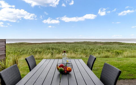 Auwe - 3.5Km from the Sea: Möbel, Holz, Interior Design, Flooring, Fussboden, Stuhl, Zimmer, Decke, Wohnzimmer, Wohnung