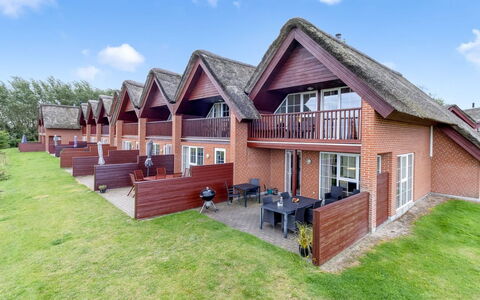 Auwe - 3.5Km from the Sea: Möbel, Holz, Interior Design, Flooring, Fussboden, Stuhl, Zimmer, Decke, Wohnzimmer, Wohnung