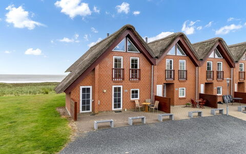 Auwe - 3.5Km from the Sea: Möbel, Holz, Interior Design, Flooring, Fussboden, Stuhl, Zimmer, Decke, Wohnzimmer, Wohnung