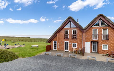 Auwe - 3.5Km from the Sea: Möbel, Holz, Interior Design, Flooring, Fussboden, Stuhl, Zimmer, Decke, Wohnzimmer, Wohnung