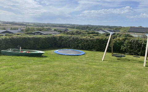 Joseph - 500M from the Sea: Gras, Grundstueck, Einfach, Rasen, Garten, Trampolin, Schatten, Garten, Kunstrasen, Trampolining - Geräte Und Materialien