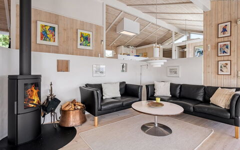 Sybil - 700M from the Sea: Interior Design, Flooring, Holz, Möbel, Fussboden, Decke, Wohnzimmer, Holzboden, Zimmer, Couch