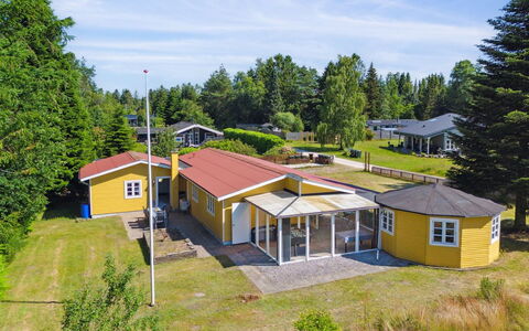 Senija - 6.5Km from the Sea: Zuhause, Dach, Haus, Tür, Hütte, Schatten, Garten, Ground, Veranda, Garten