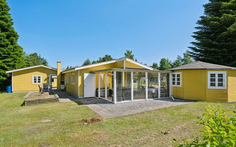 Senija - 6.5Km from the Sea: Zuhause, Dach, Haus, Tür, Hütte, Schatten, Garten, Ground, Veranda, Garten