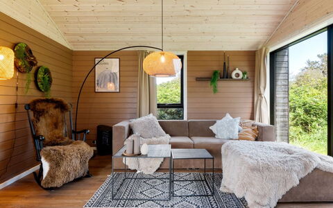 Afkar - 900M from the Sea: Möbel, Holz, Interior Design, Flooring, Fussboden, Stuhl, Zimmer, Decke, Wohnzimmer, Wohnung