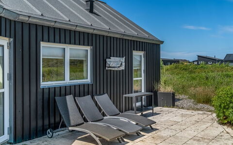 Jonas - 450M from the Sea: Möbel, Holz, Interior Design, Flooring, Fussboden, Stuhl, Zimmer, Decke, Wohnzimmer, Wohnung